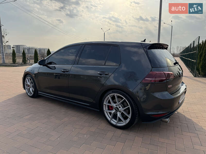 Хетчбек Volkswagen Golf GTI 2016 в Києві