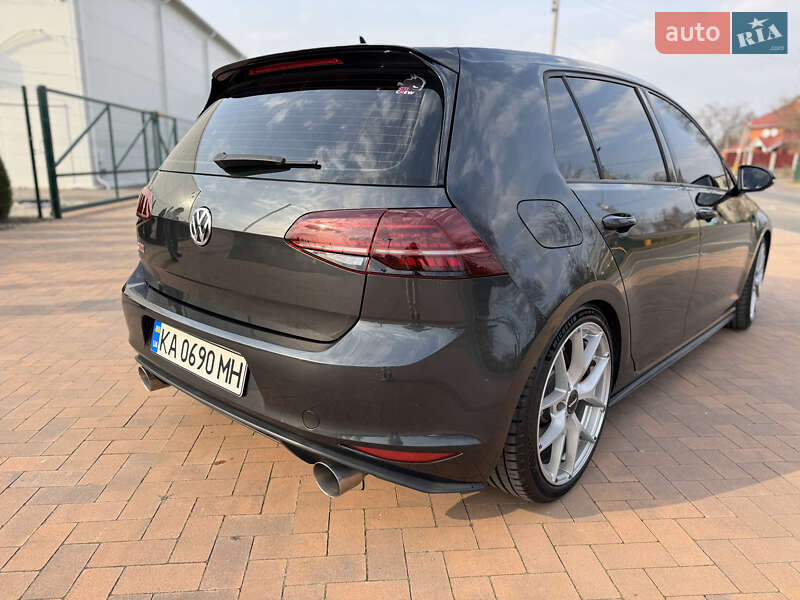 Хетчбек Volkswagen Golf GTI 2016 в Києві