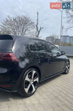Хэтчбек Volkswagen Golf GTI 2017 в 