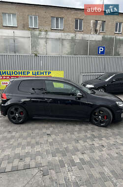 Хэтчбек Volkswagen Golf GTI 2011 в 