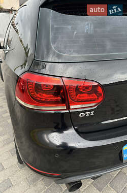 Хэтчбек Volkswagen Golf GTI 2011 в 
