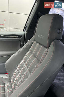 Хэтчбек Volkswagen Golf GTI 2011 в 