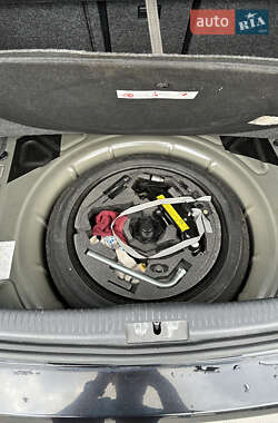 Хэтчбек Volkswagen Golf GTI 2011 в 