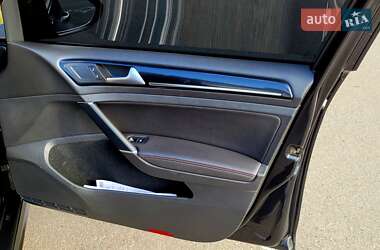 Хетчбек Volkswagen Golf GTI 2015 в 
