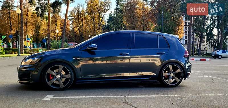 Хетчбек Volkswagen Golf GTI 2015 в 