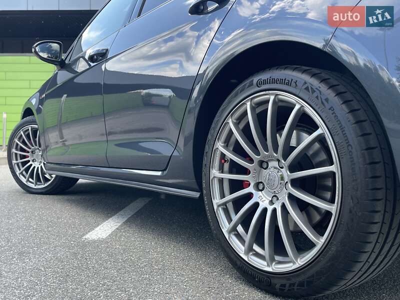 Хетчбек Volkswagen Golf GTI 2017 в Києві