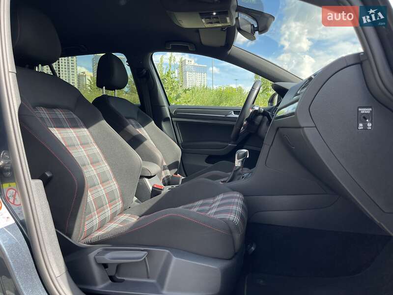 Хетчбек Volkswagen Golf GTI 2017 в Києві