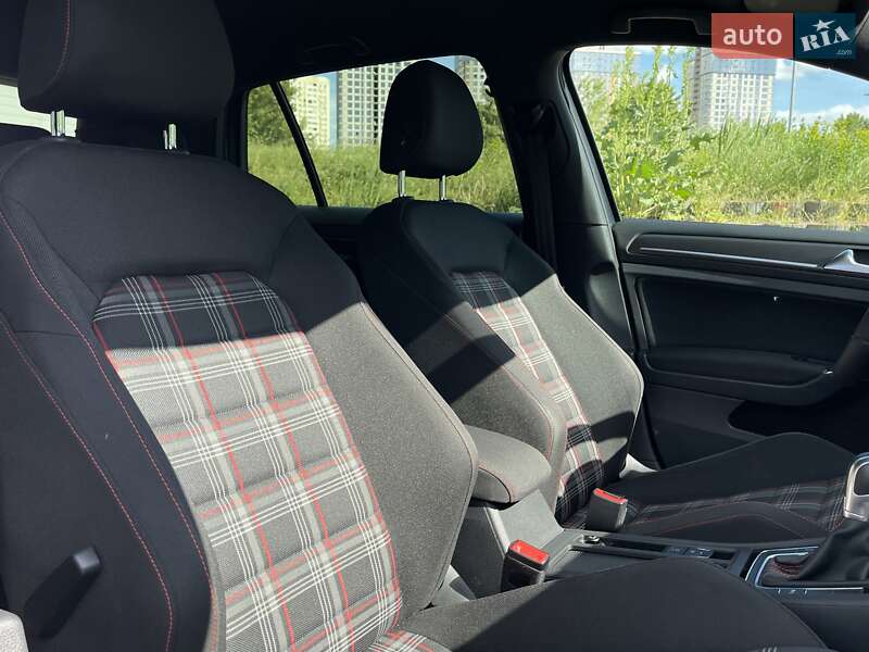 Хетчбек Volkswagen Golf GTI 2017 в Києві