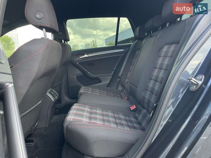 Хетчбек Volkswagen Golf GTI 2017 в Києві