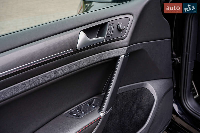 Хэтчбек Volkswagen Golf GTI 2019 в Житомире