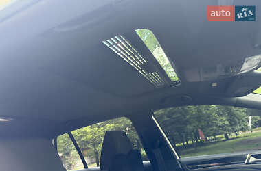 Хэтчбек Volkswagen Golf GTI 2011 в 