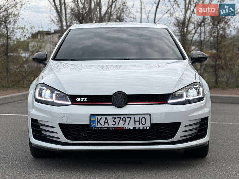 Хэтчбек Volkswagen Golf GTI 2016 в Киеве
