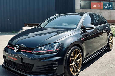 Хэтчбек Volkswagen Golf GTI 2015 в Киеве