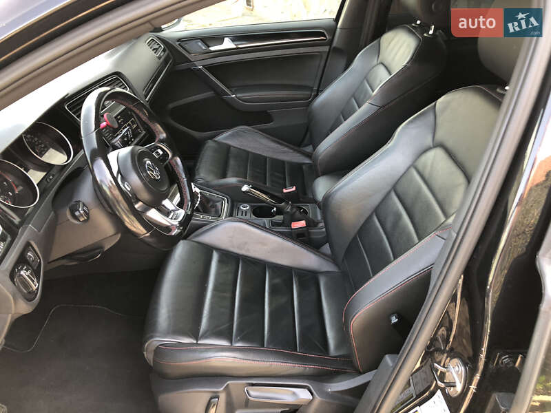 Хетчбек Volkswagen Golf GTI 2016 в Львові