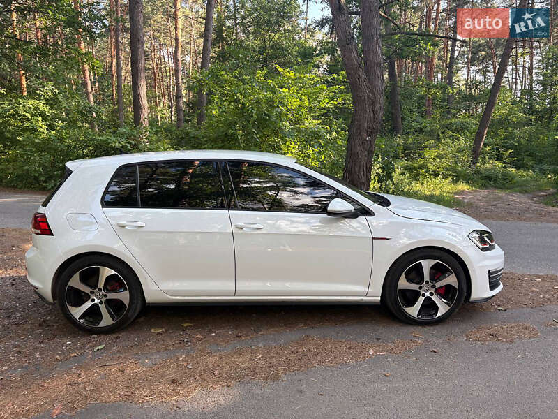 Хетчбек Volkswagen Golf GTI 2017 в Києві