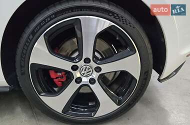 Хетчбек Volkswagen Golf GTI 2015 в 