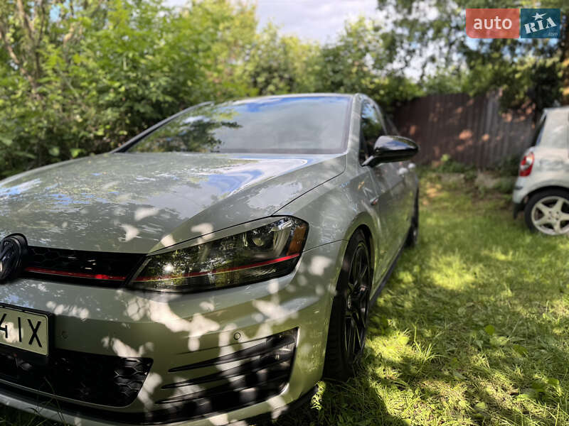 Хетчбек Volkswagen Golf GTI 2017 в Києві
