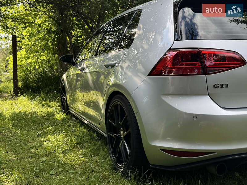 Хетчбек Volkswagen Golf GTI 2017 в Києві