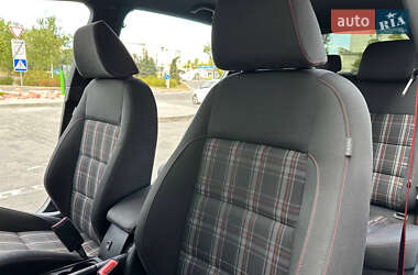 Хетчбек Volkswagen Golf GTI 2013 в 