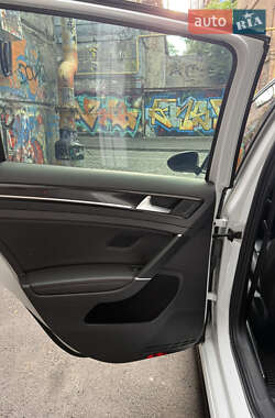 Хэтчбек Volkswagen Golf GTI 2014 в 
