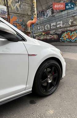 Хэтчбек Volkswagen Golf GTI 2014 в 
