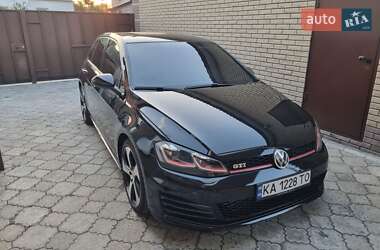 Хэтчбек Volkswagen Golf GTI 2016 в Киеве