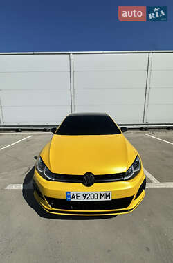 Хэтчбек Volkswagen Golf GTI 2018 в Киеве