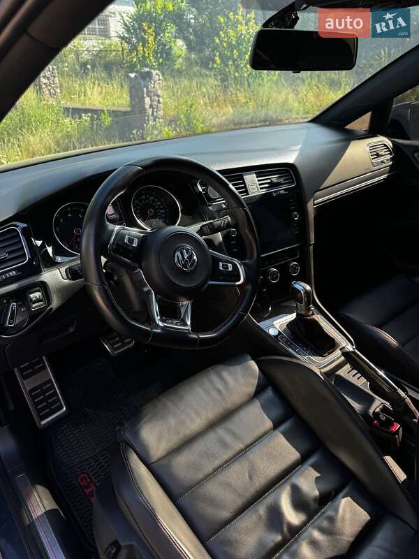 Хэтчбек Volkswagen Golf GTI 2017 в Богуславе