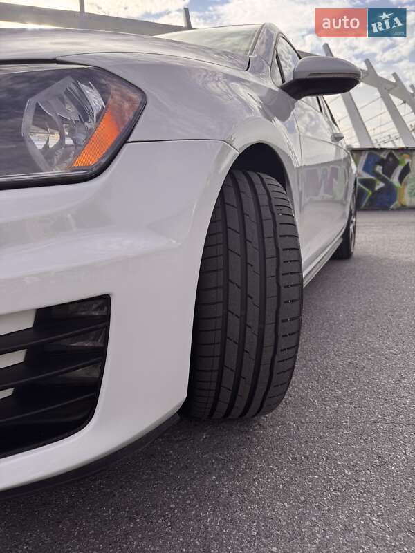 Хетчбек Volkswagen Golf GTI 2015 в Києві