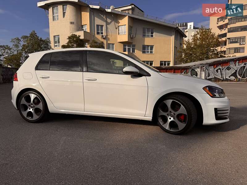 Хетчбек Volkswagen Golf GTI 2015 в Києві