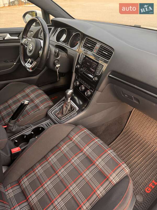 Хетчбек Volkswagen Golf GTI 2015 в Києві