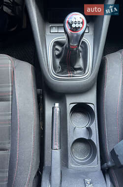Хэтчбек Volkswagen Golf GTI 2012 в 
