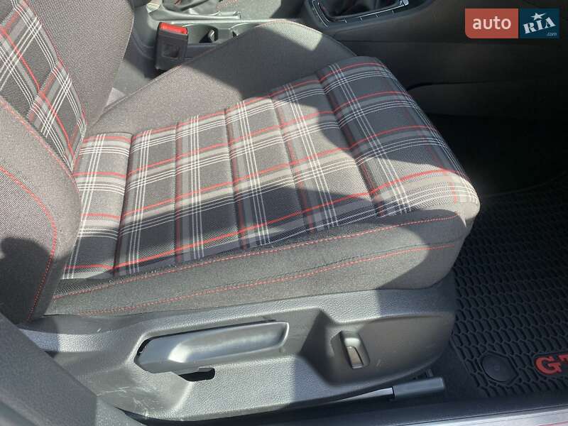 Хэтчбек Volkswagen Golf GTI 2016 в Киеве фото 15 Хэтчбек Volkswagen Golf GTI 2016 в Киеве
