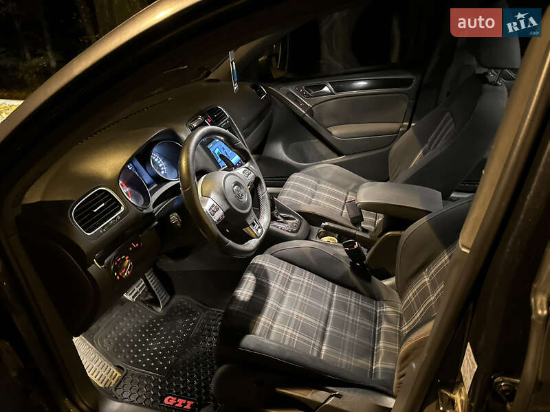 Хэтчбек Volkswagen Golf GTI 2012 в Черновцах