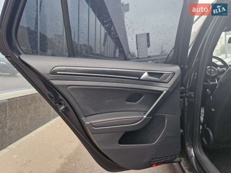 Хэтчбек Volkswagen Golf GTI 2016 в Киеве фото 17 Хэтчбек Volkswagen Golf GTI 2016 в Киеве