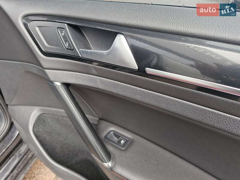 Хэтчбек Volkswagen Golf GTI 2016 в Киеве фото 18 Хэтчбек Volkswagen Golf GTI 2016 в Киеве
