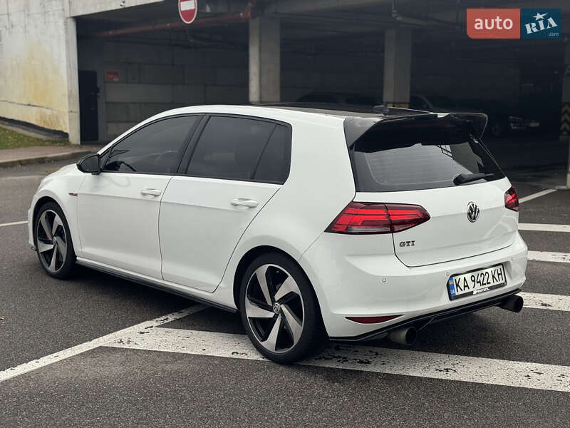 Хетчбек Volkswagen Golf GTI 2014 в Києві
