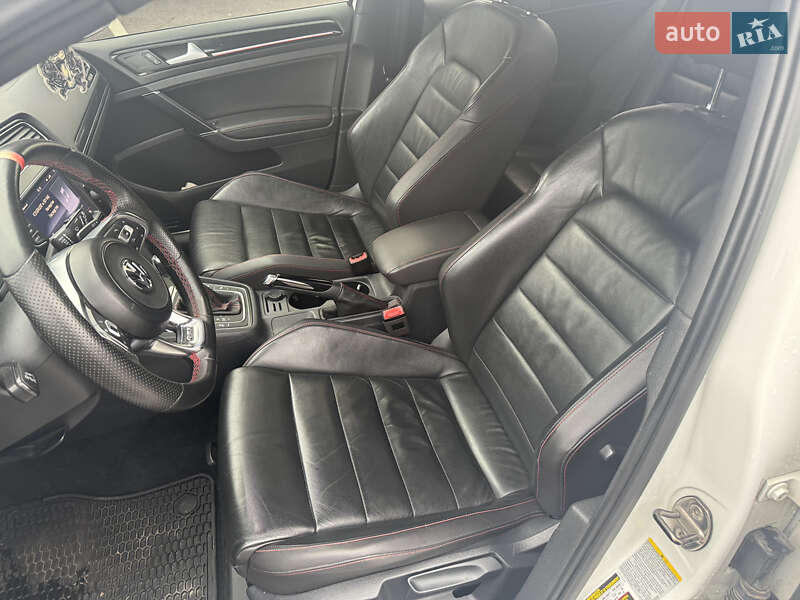 Хетчбек Volkswagen Golf GTI 2014 в Києві