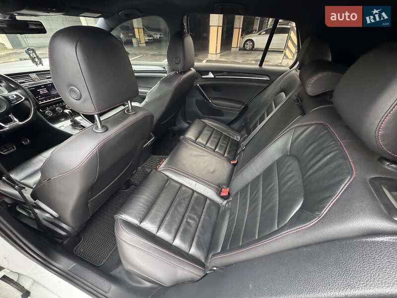 Хетчбек Volkswagen Golf GTI 2014 в Києві