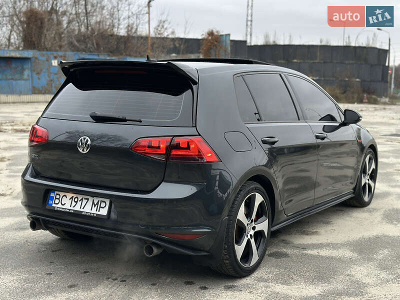 Хэтчбек Volkswagen Golf GTI 2017 в Киеве