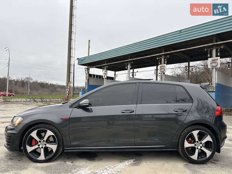 Хэтчбек Volkswagen Golf GTI 2017 в Киеве