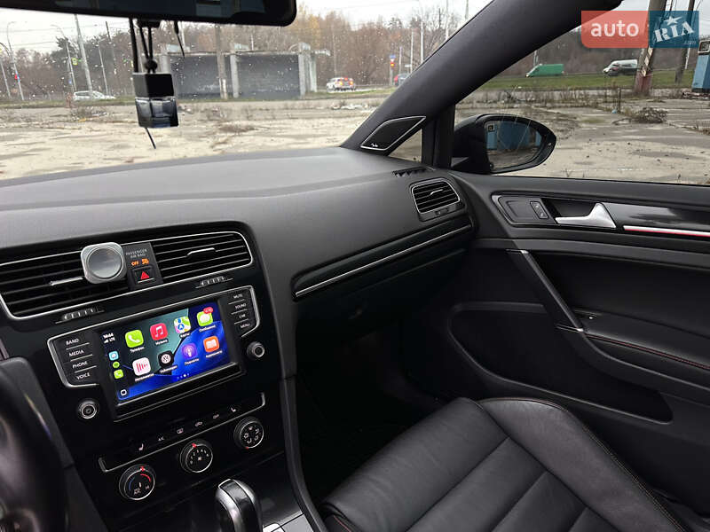 Хэтчбек Volkswagen Golf GTI 2017 в Киеве