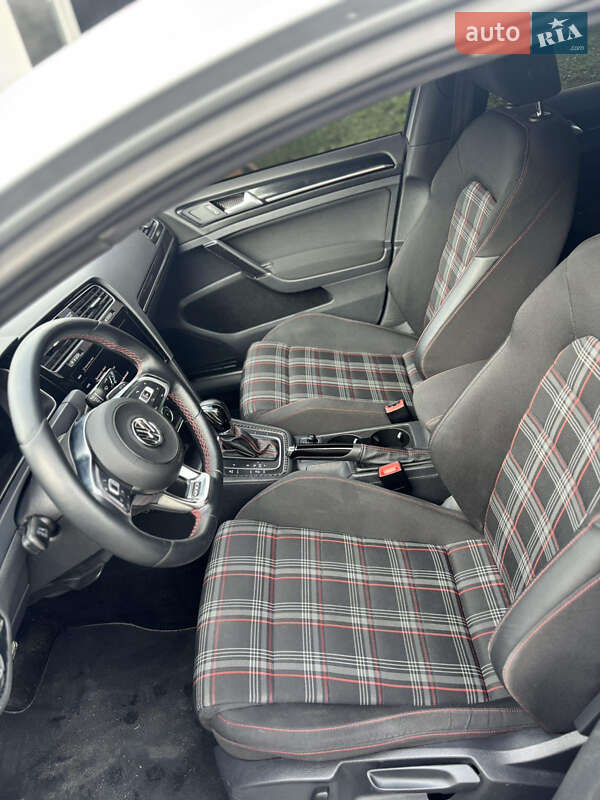 Хетчбек Volkswagen Golf GTI 2014 в Києві