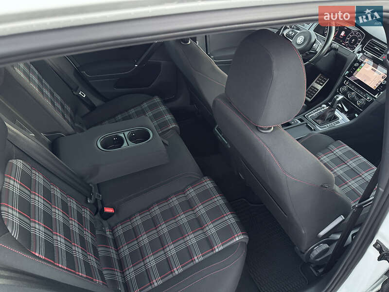 Хэтчбек Volkswagen Golf GTI 2019 в Киеве