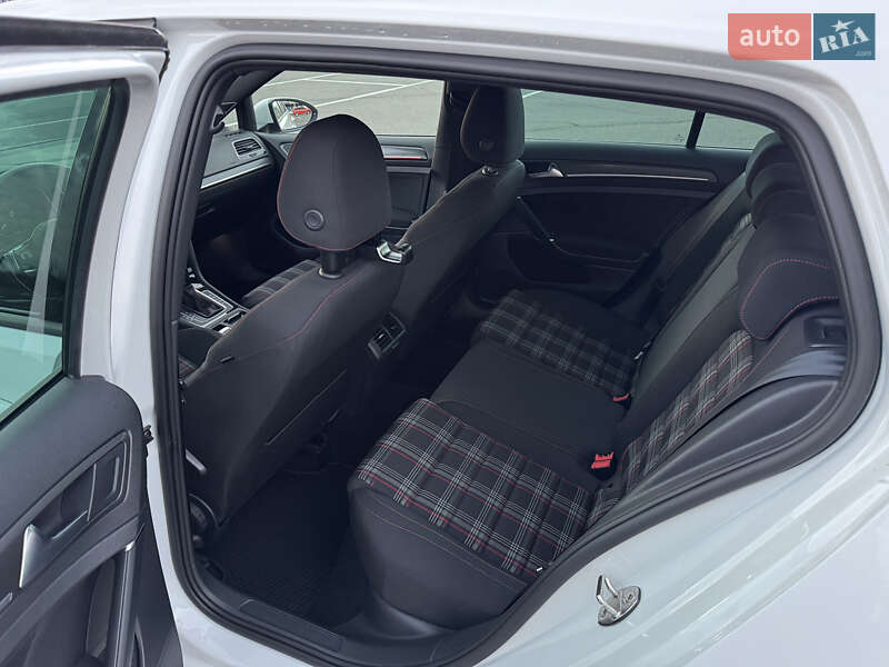 Хэтчбек Volkswagen Golf GTI 2019 в Киеве