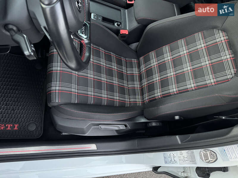 Хэтчбек Volkswagen Golf GTI 2019 в Киеве