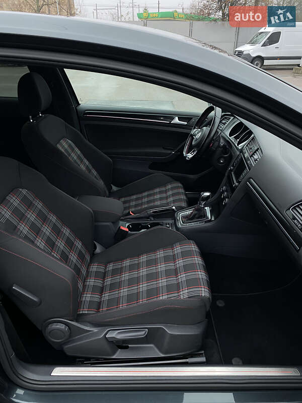 Хэтчбек Volkswagen Golf GTI 2015 в Киеве