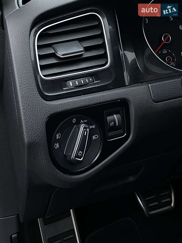 Хэтчбек Volkswagen Golf GTI 2015 в Киеве