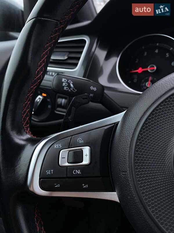 Хэтчбек Volkswagen Golf GTI 2015 в Киеве