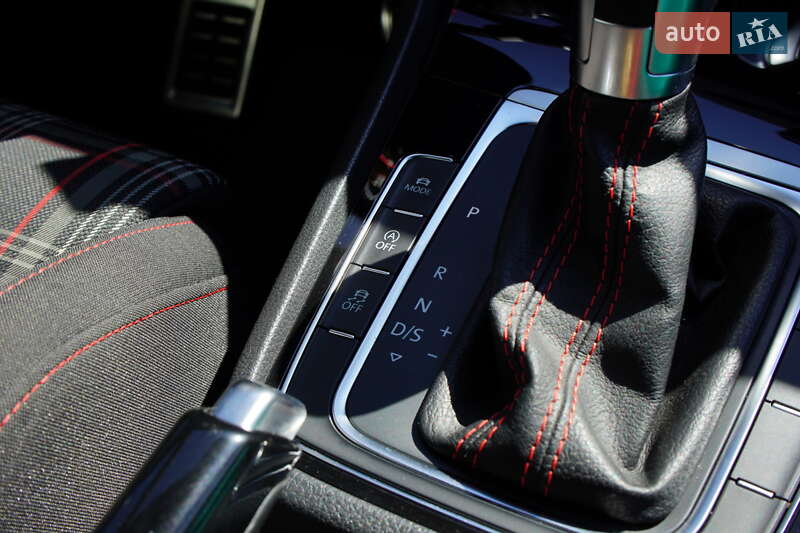 Хэтчбек Volkswagen Golf GTI 2018 в Житомире